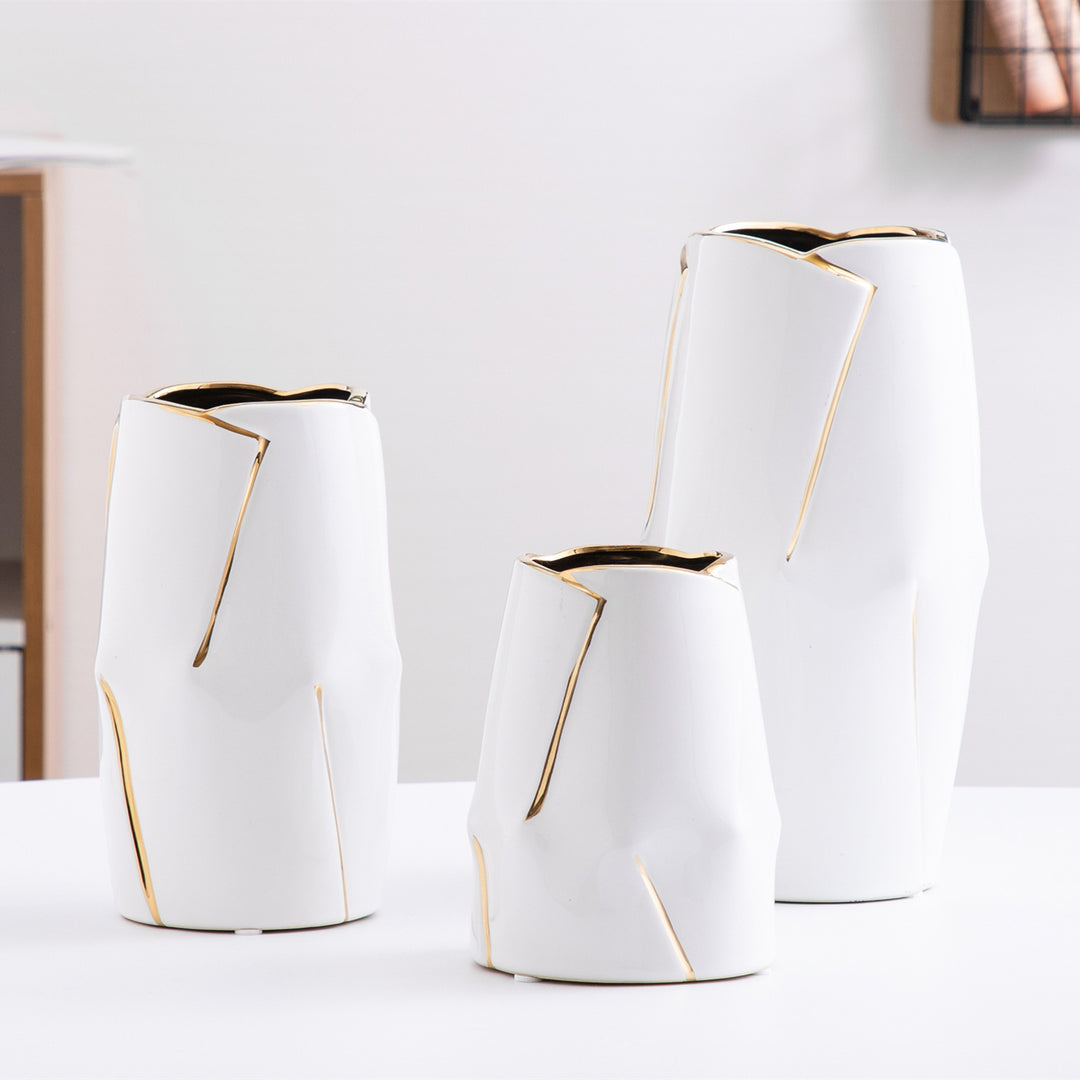 Decorative ceramic vase with golden accents Kalsten