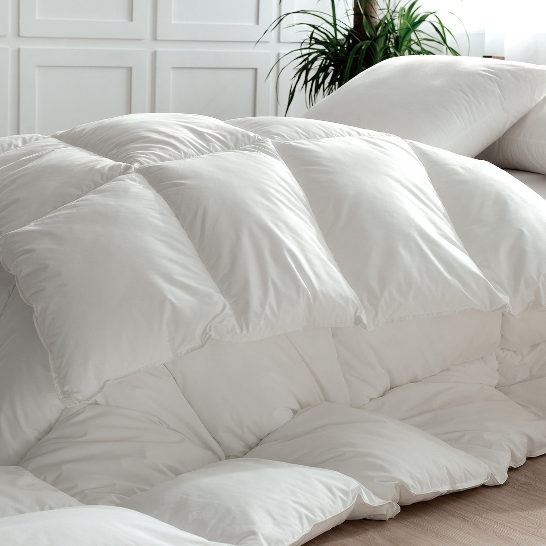 Lightweight all-season duvet with hypoallergenic hollow fiber filling and box chamber quilting