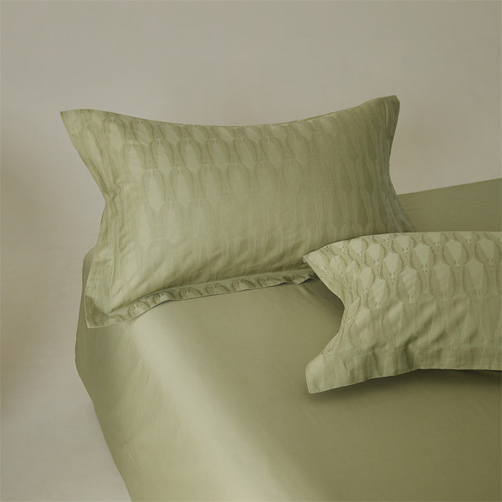Elegant Satin Bedding Set Kalsten
