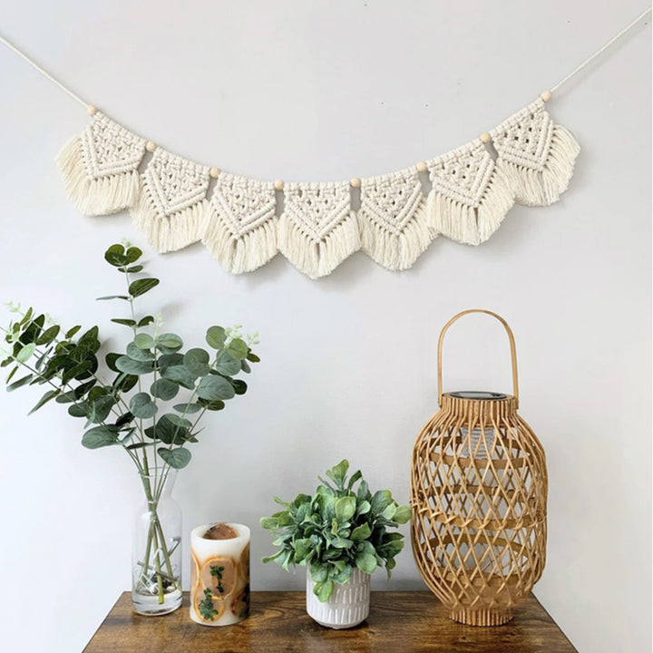 Macrame Wall Decoration with Intricate Fringe Kalsten