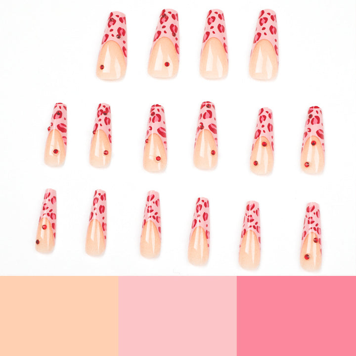 Artful nail art with leopard pattern and glitter accents Kalsten