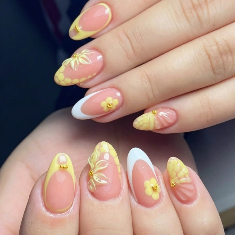 Nail art set with playful flower decorations Kalsten