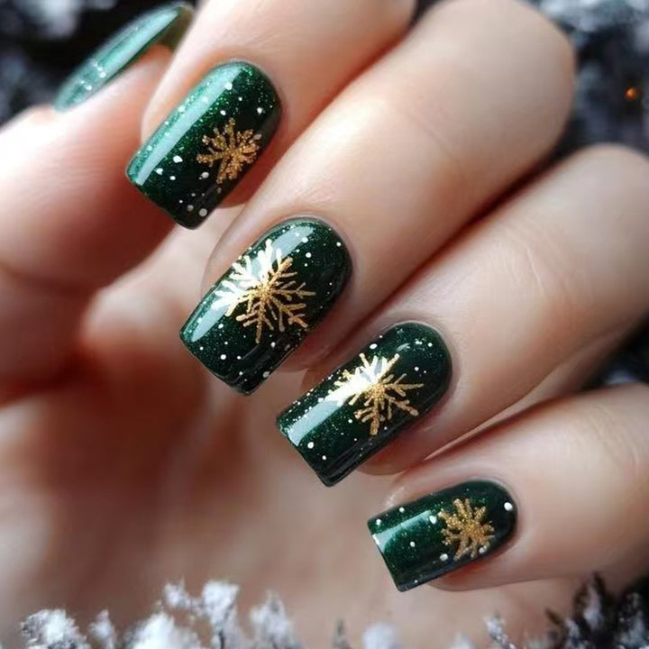 Holiday-Themed Sparkling Nail Art Kalsten