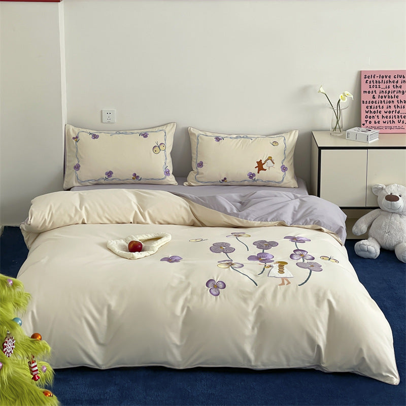 Bedding set made of cotton satin with embroidered baker motif