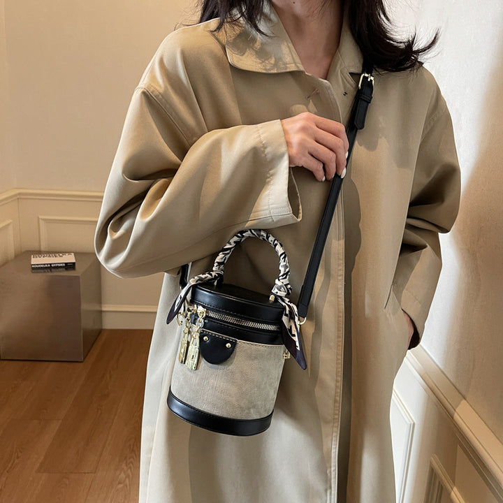 Fashionable Structured Bucket Bag Kalsten