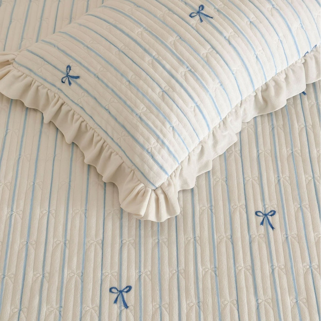 Padded bedding set with embroidered bows and frill