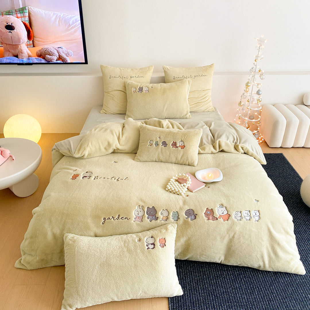 Fluffy bedding set with embroidered cartoon animals and Sherpa surface