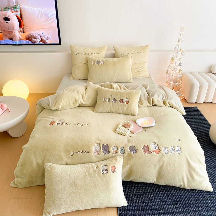 Fluffy bedding set with embroidered cartoon animals and Sherpa surface