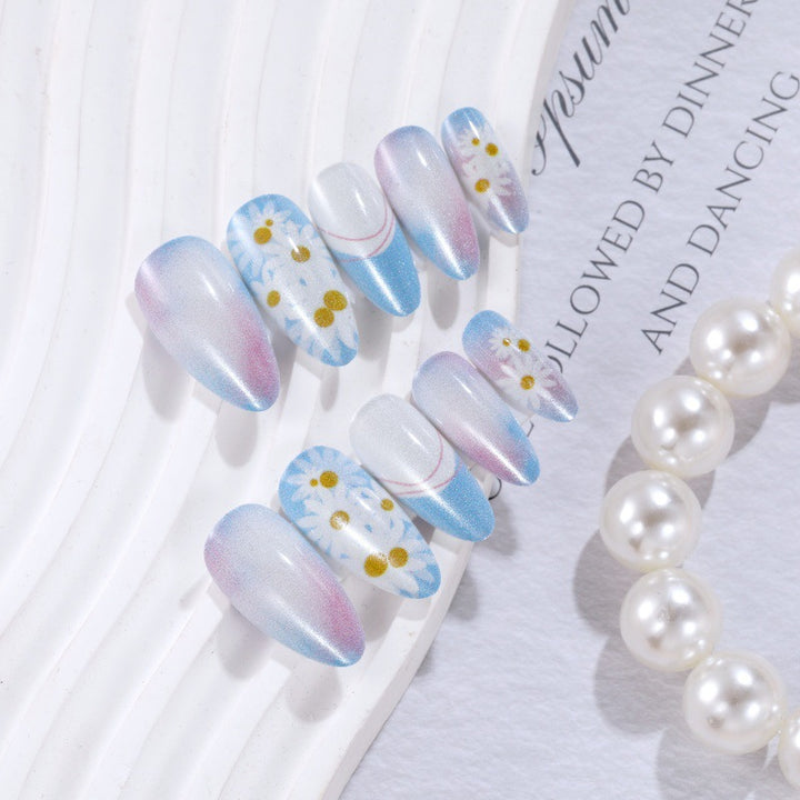 Nail art with floral designs Kalsten