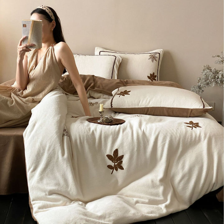 Luxury bedding set made of cotton muslin with embroidered leaf appliqués and contrasting back