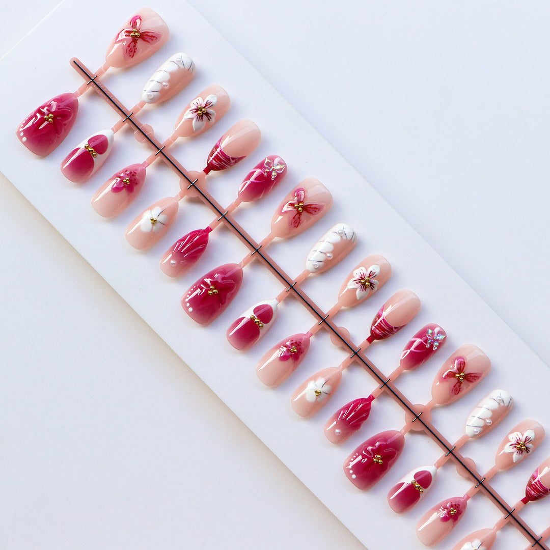 Floral Patterned Press-On Nail Art Kit