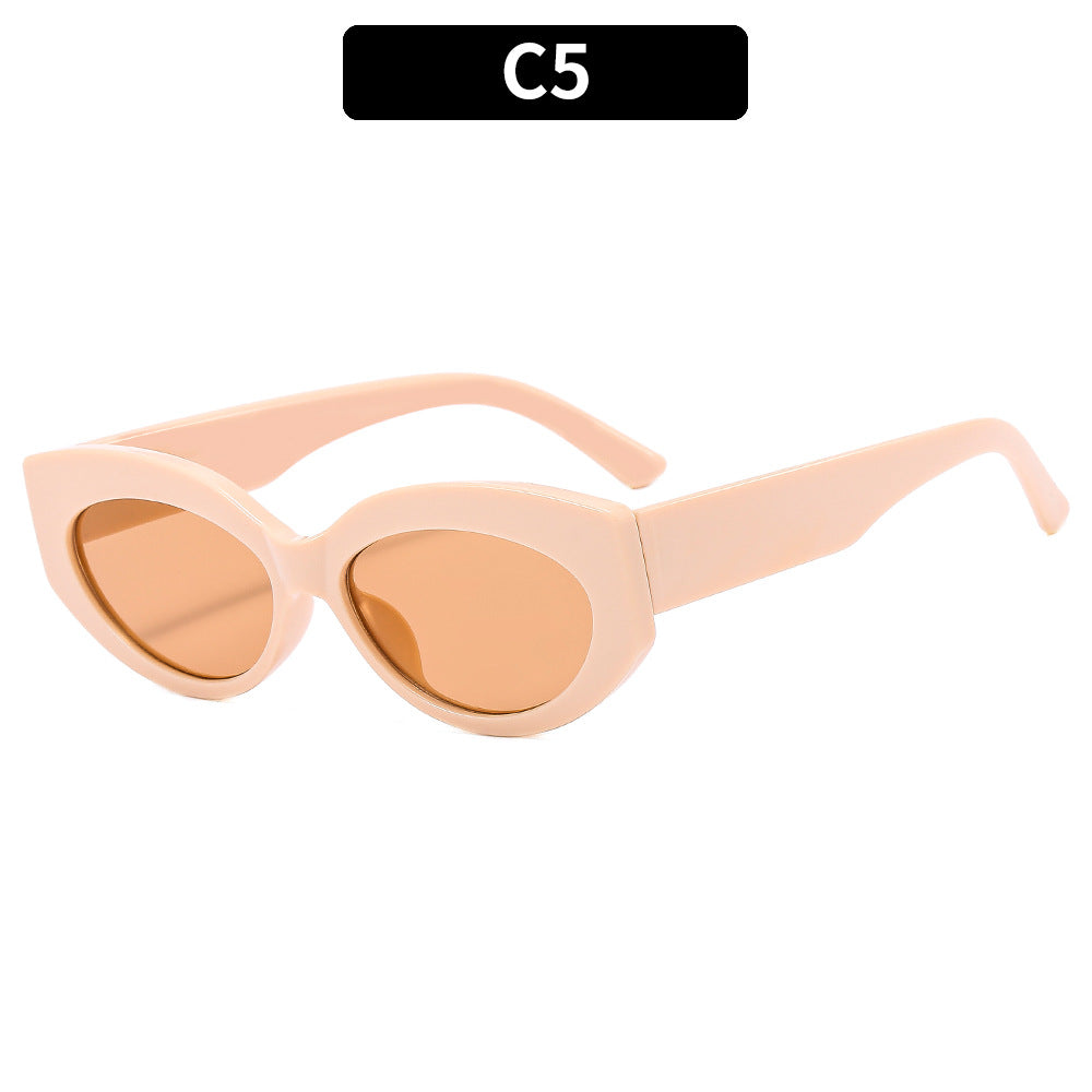 Fashion-Forward Cat-Eye Sunglasses  1787663693