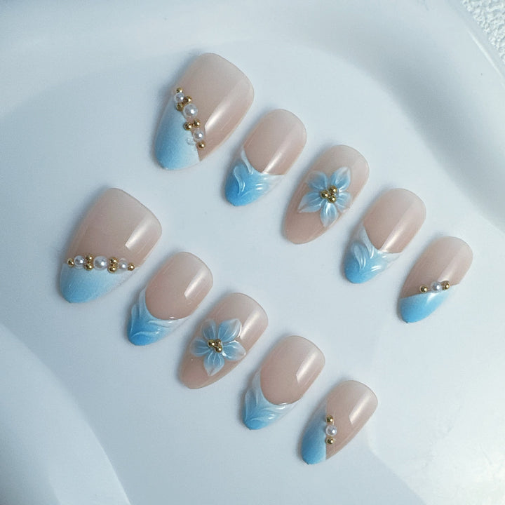 Elegant artificial nails with floral accents Kalsten