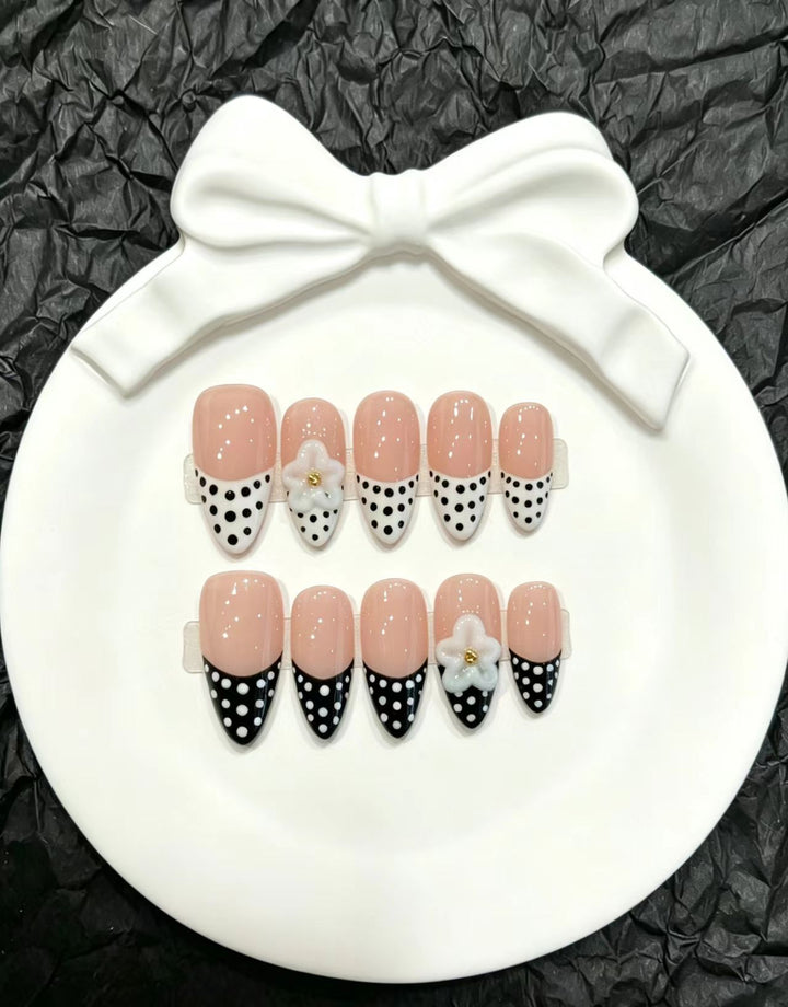Creative Decorative Press-On Nail Set