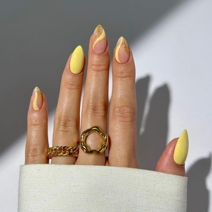 Artificial Press-On Nails with glamorous designs Kalsten