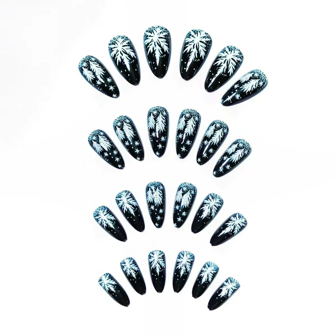 Snowy Winter-Themed Nail Art Kalsten