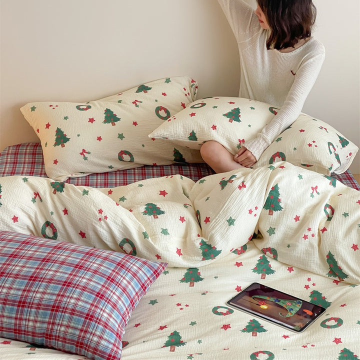 Festive cotton bedding set with crinkled structure and Christmas motif