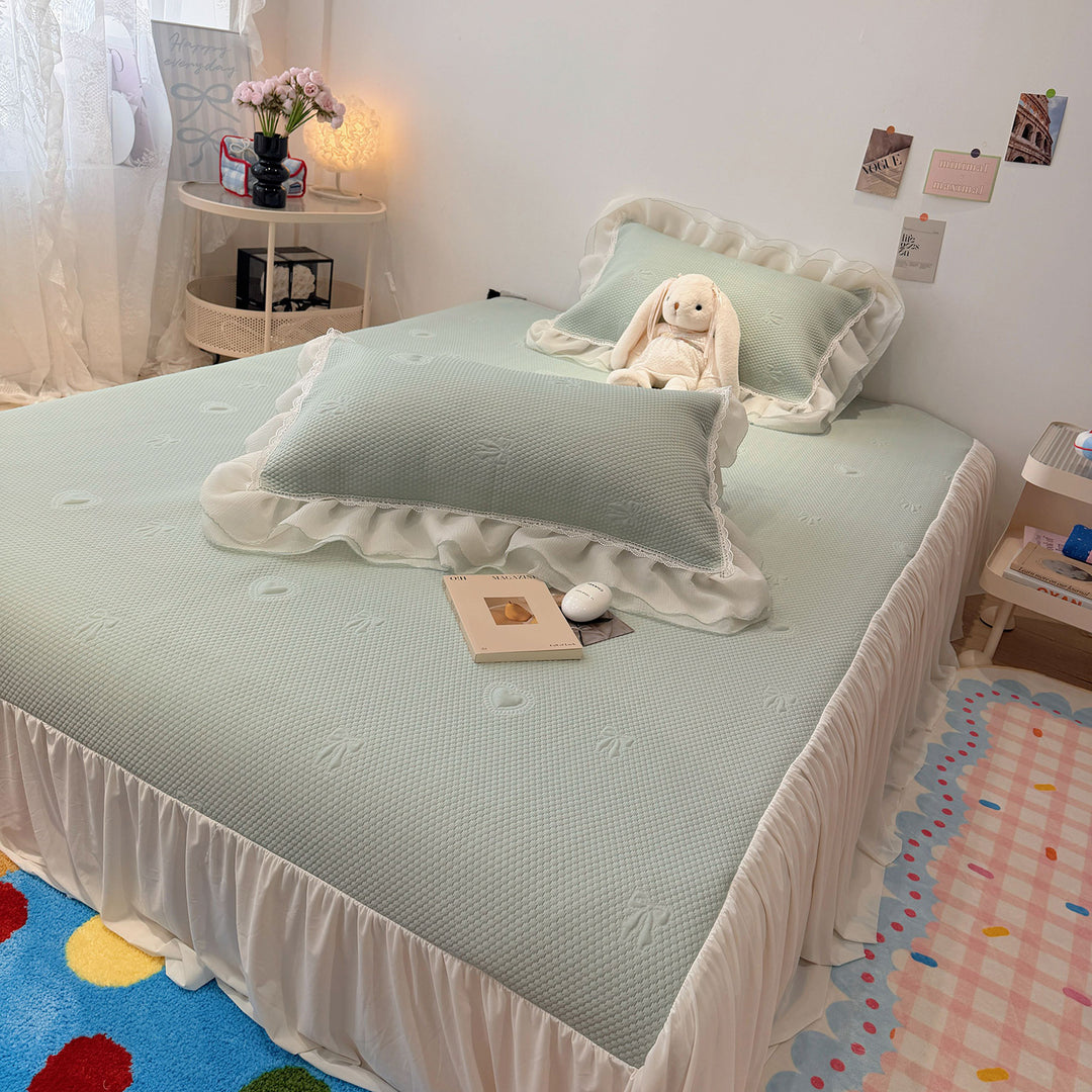 Quilted bedspread with ruffle and delicate floral quilting