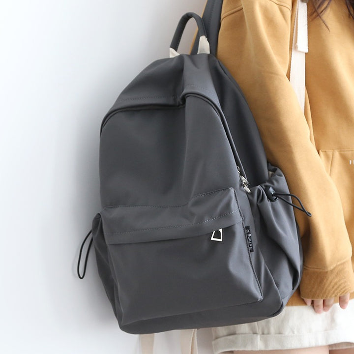 Practical backpack with innovative closure system Kalsten