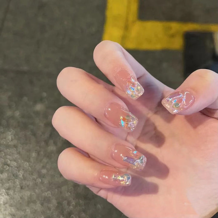 Artful and creative gel nails Kalsten