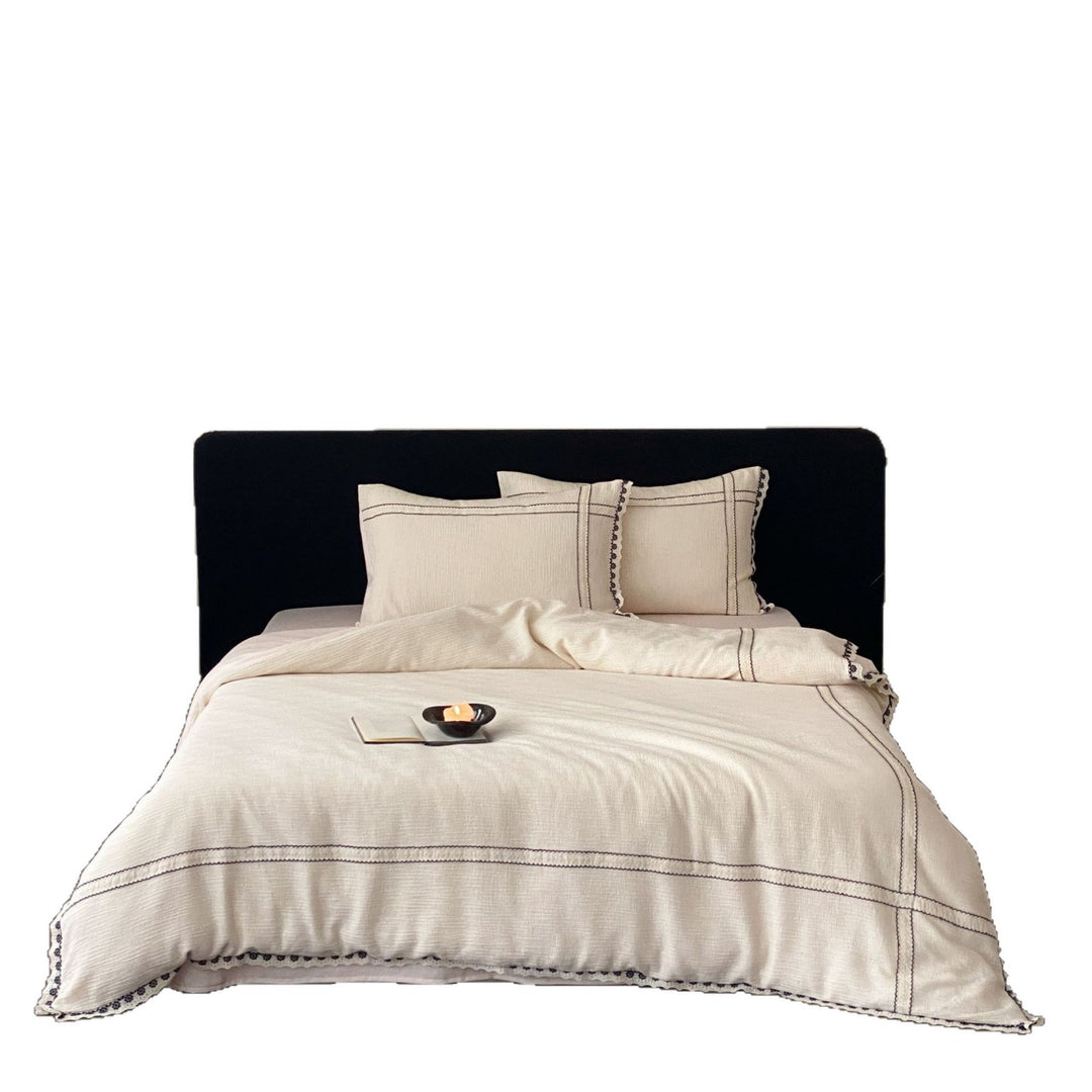 Bedding set made of cotton gauze with crocheted lace edge and decorative seams