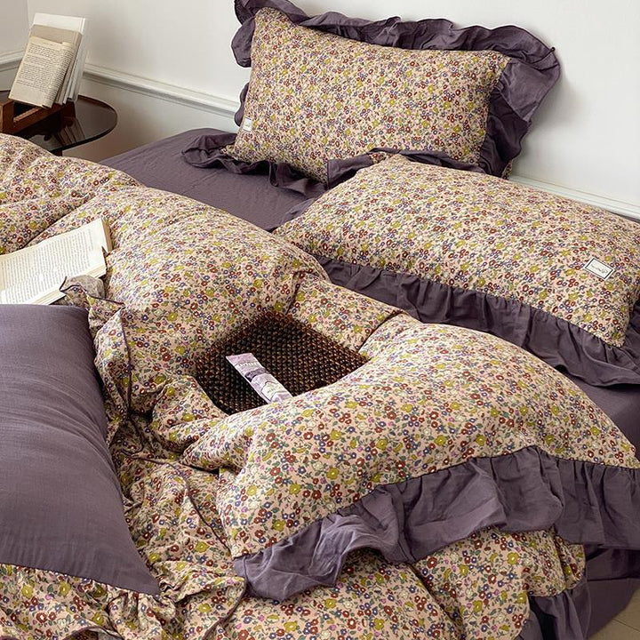 Cotton bedding set with delicate floral pattern and decorative ruffle