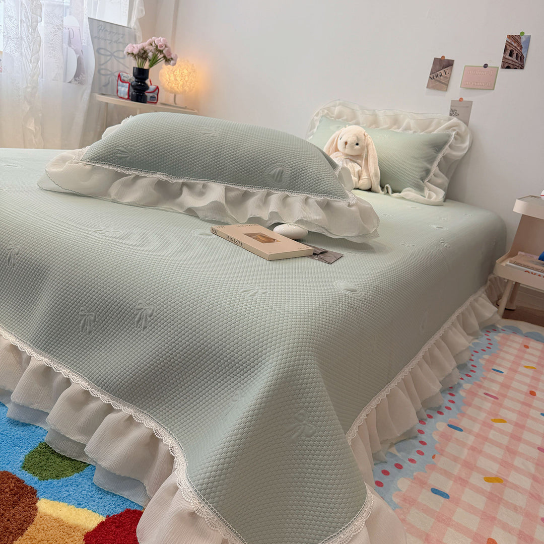 Quilted bedspread with ruffle and delicate floral quilting