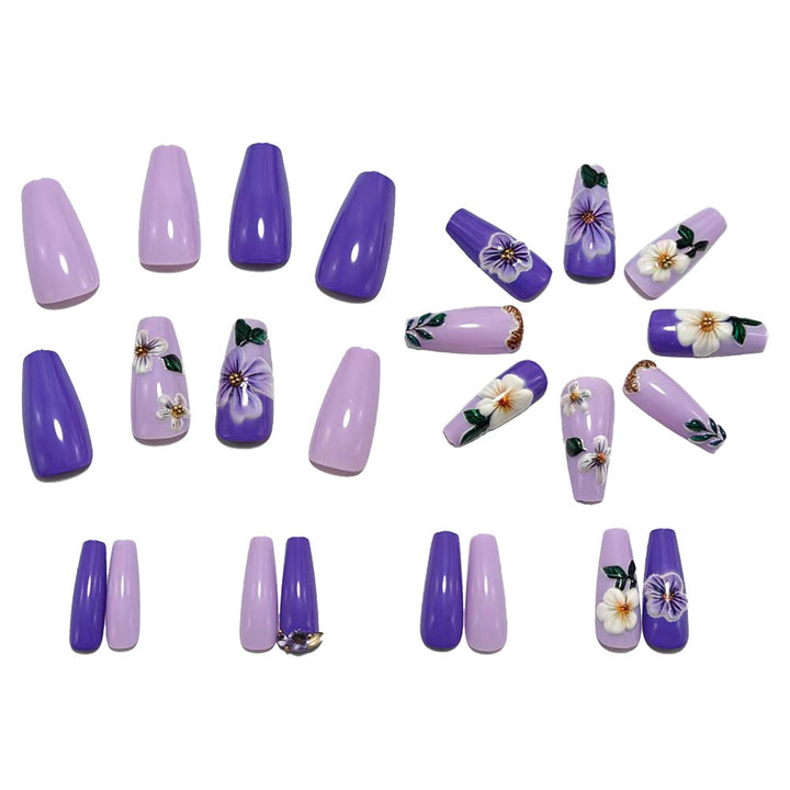 Artificial nails with floral embellishments and elegant high gloss Kalsten