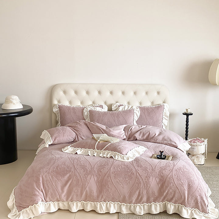 Bedding set with quilted jacquard relief and decorative ruffle