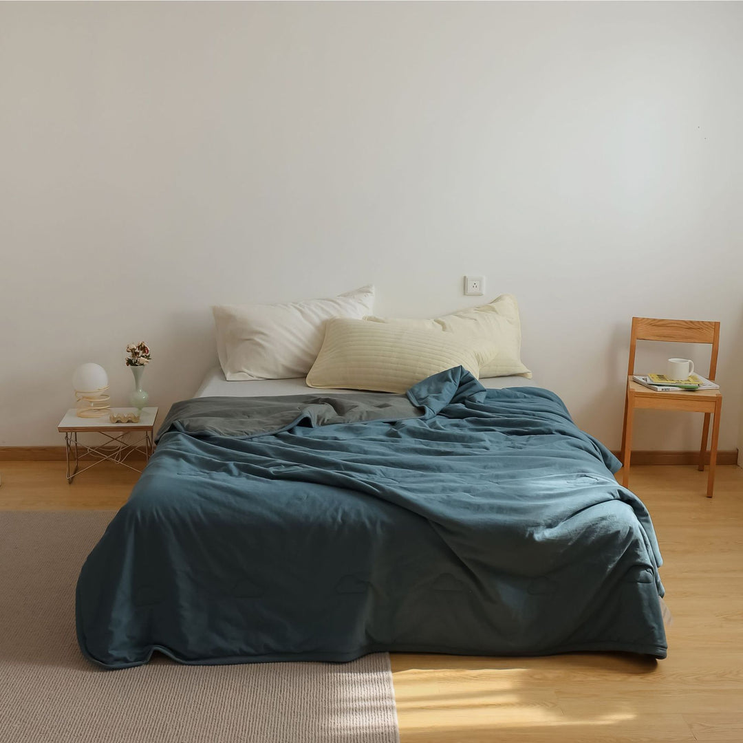 Bedding set made of breathable cotton percale with light stonewash
