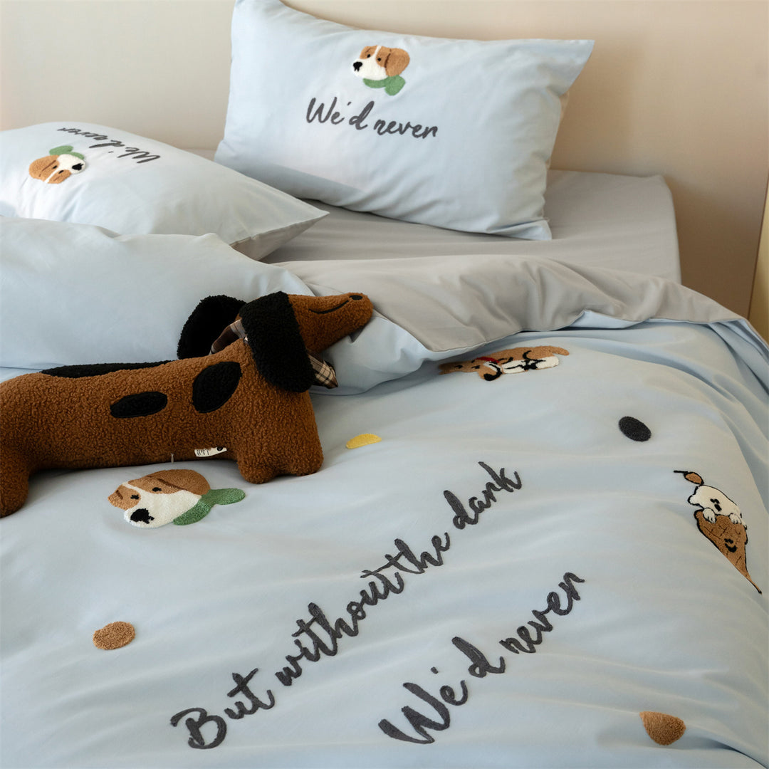 Reversible cotton bedding set with fine Christmas embroidery and satin finish reverse side