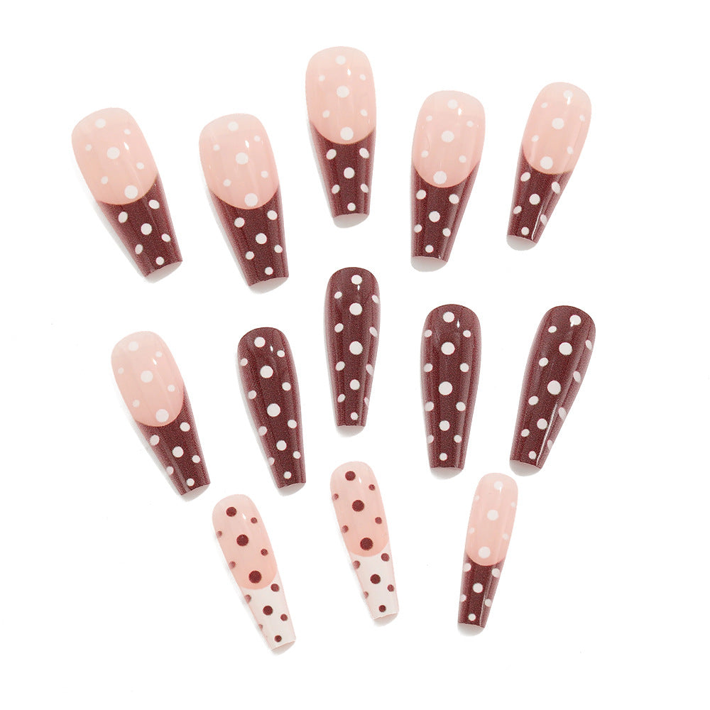 Artificial nails in the popular polka dot design Kalsten