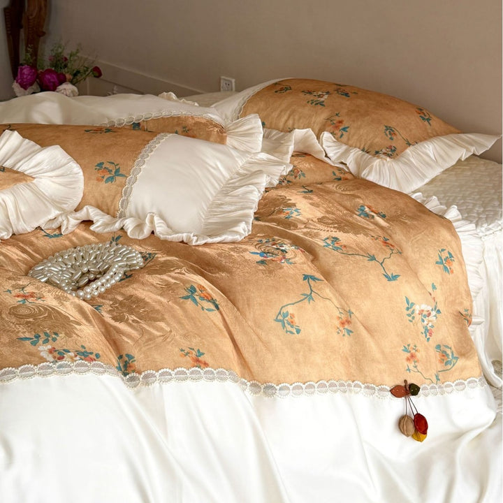 Flattering bedding set in vintage country style with ruffle, jacquard texture, and lace trim