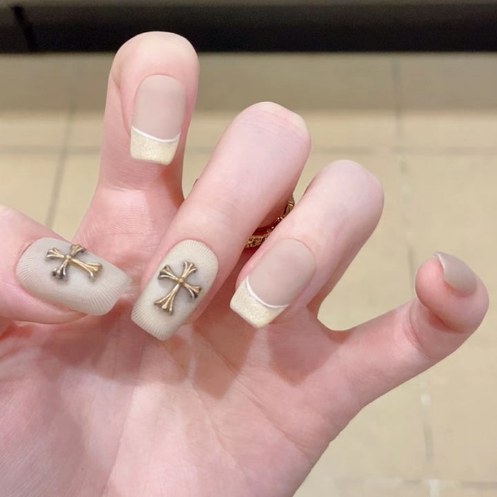 Glamorous artificial nails with creative embellishments Kalsten