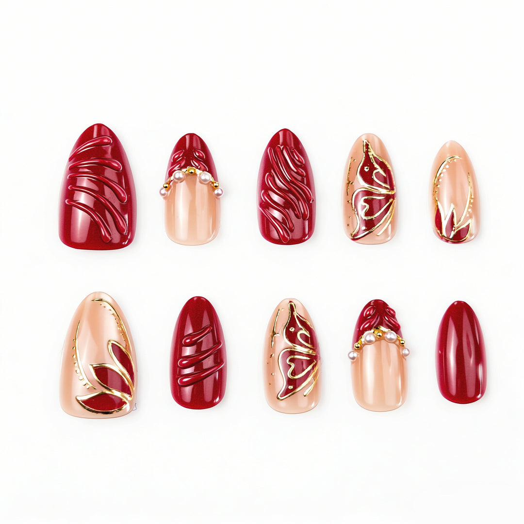 Artificial nail set with filigree golden decorations and romantic heart details Kalsten