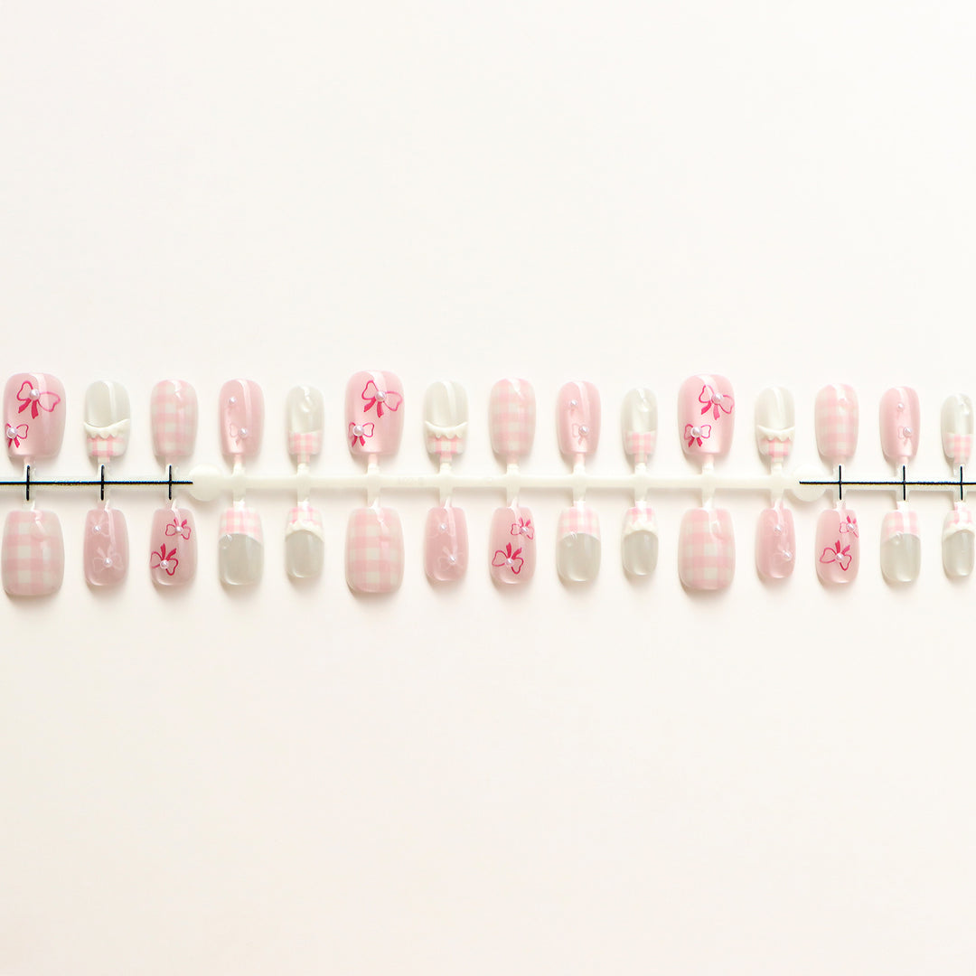 Charming Nail Art Press-On Set Kalsten
