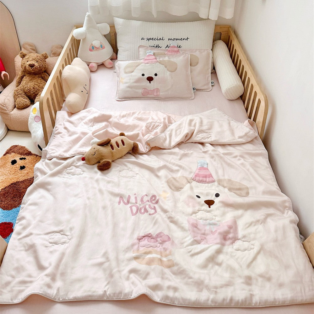 Reversible children's bedding set made of soft microfiber with large teddy bear print and quilted blanket