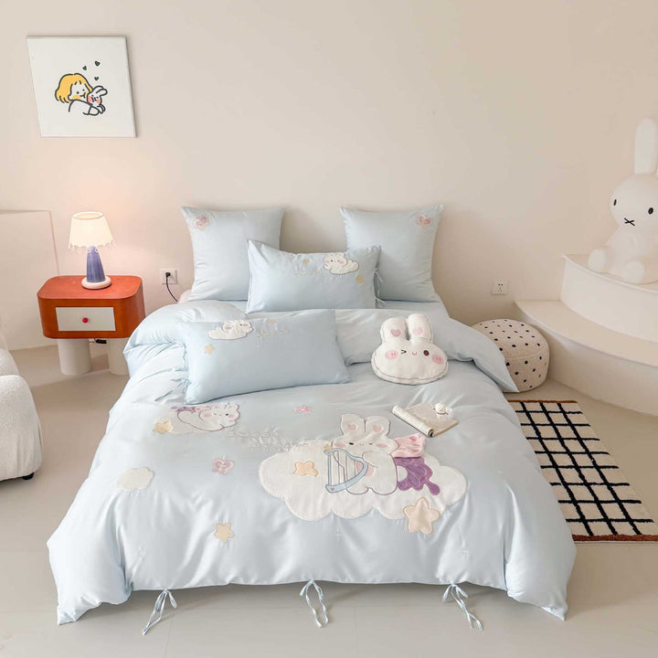 Children's bedding set with embroidered bunny appliqués and satin trim