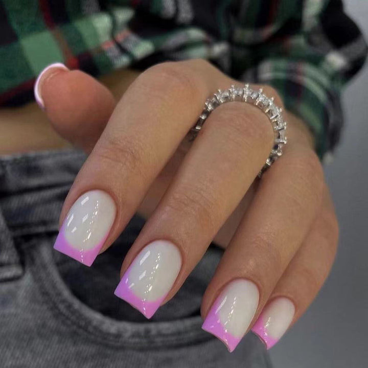 Artful nail extensions with an elegant leaf pattern Kalsten