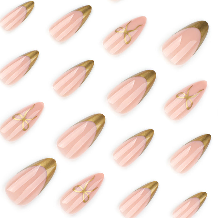 Elegant Nail Art with Gold Accents Kalsten