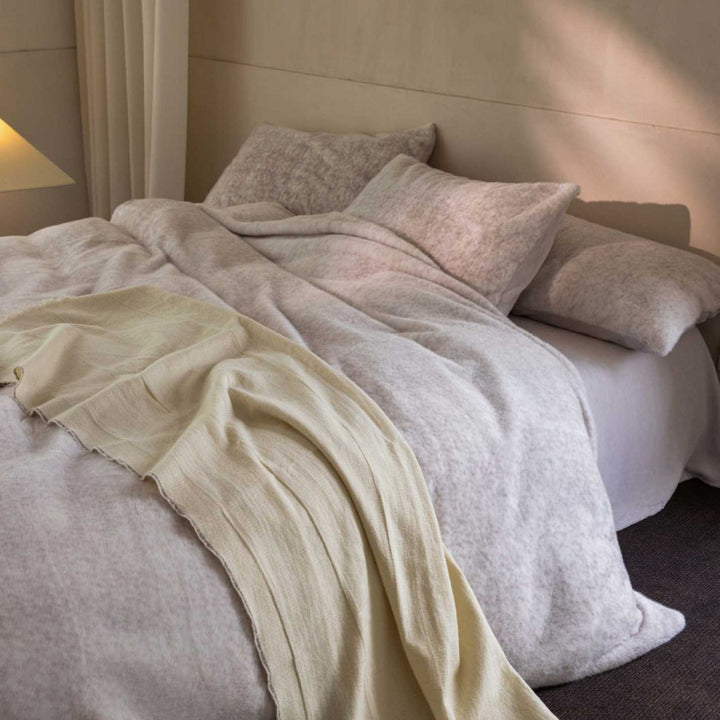Fluffy bedding set with bouclé look, reversible design and extra soft pillowcases