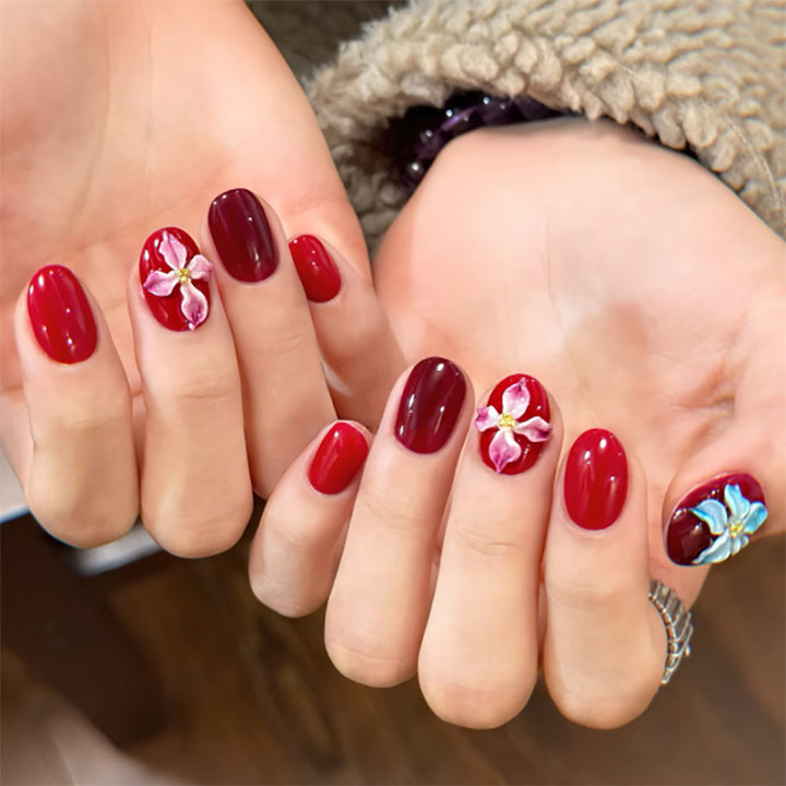 Artful Nail Art with Floral Motifs Kalsten