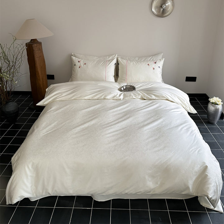 Luxurious jacquard bedding set with embroidered pillowcases