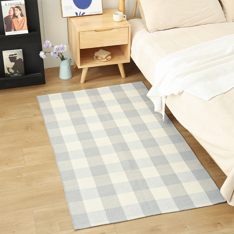 Modern flat-weave area rug with contrasting stripes and non-slip underside Kalsten