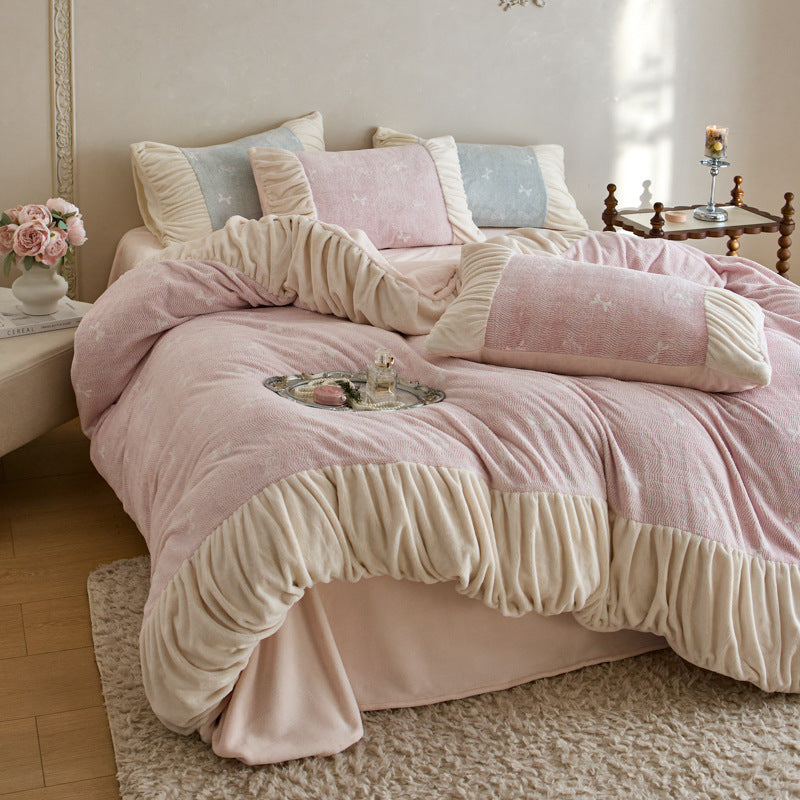 Reversible bedding set made of soft microfiber with ruffle and star pattern