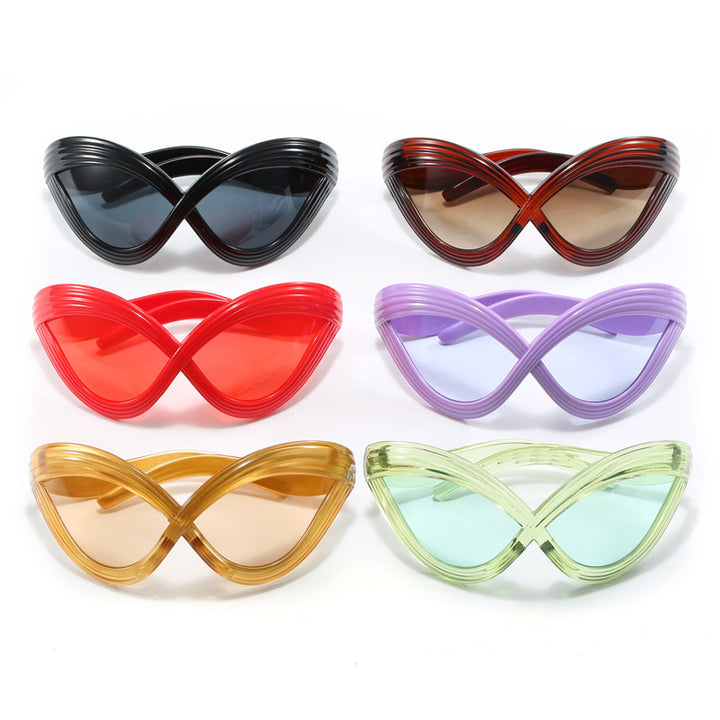 Women trendy designer sunglasses with curved frame Kalsten