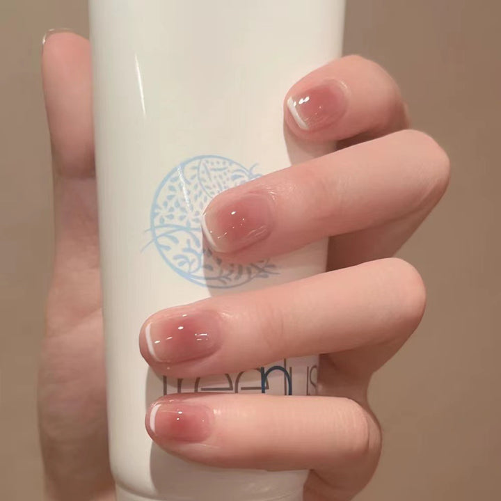 Elegant and natural nail art Kalsten