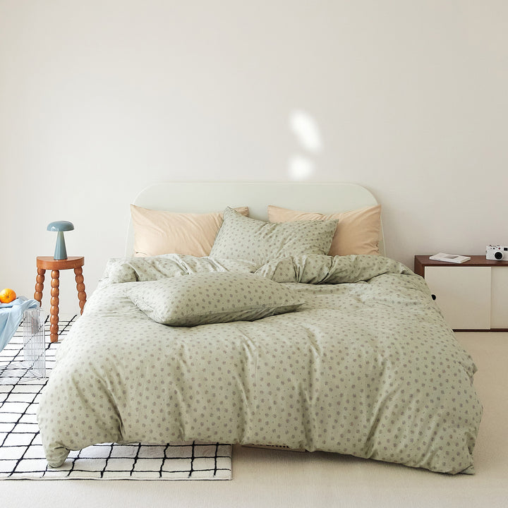Bedding set made of cotton satin with large polka dot pattern