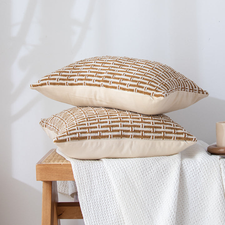 Woven cushion cover in braided look with hidden zipper