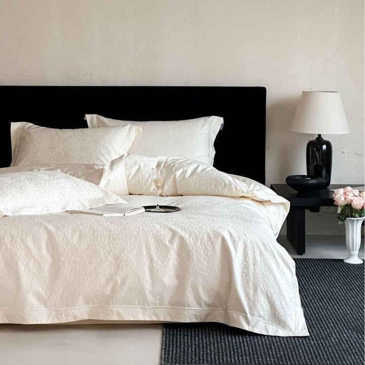 Reversible cotton satin bedding set with fine structure and hotel closure